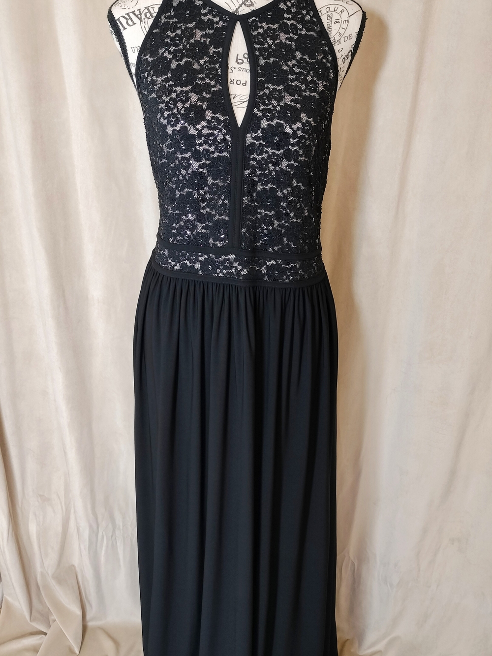 Elegant NW Woman Black Halter Gown w/Sequined Lace Bodice. Size 14W